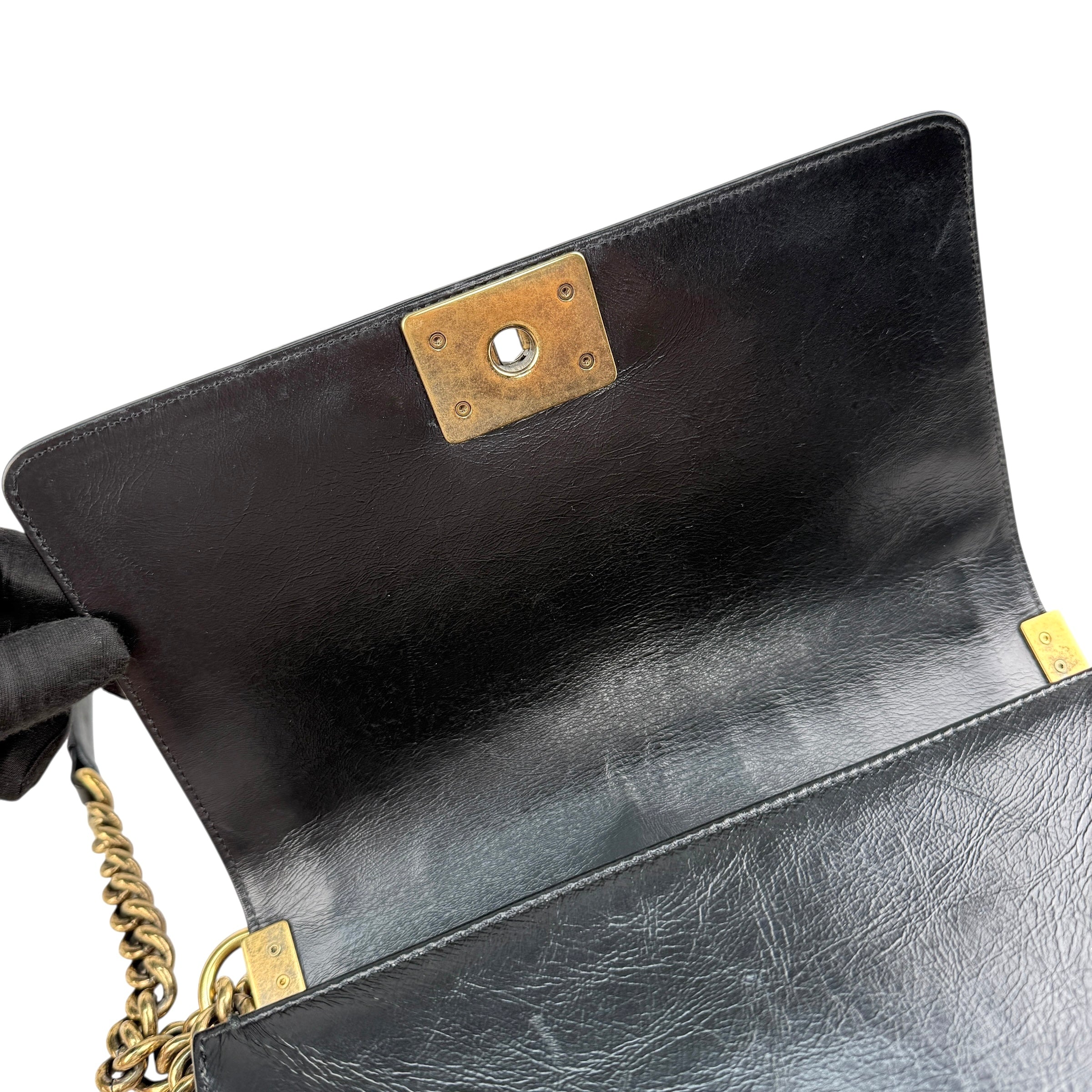 Pre-owned Chanel Black Quilted Leather Medium Boy Flap Bag