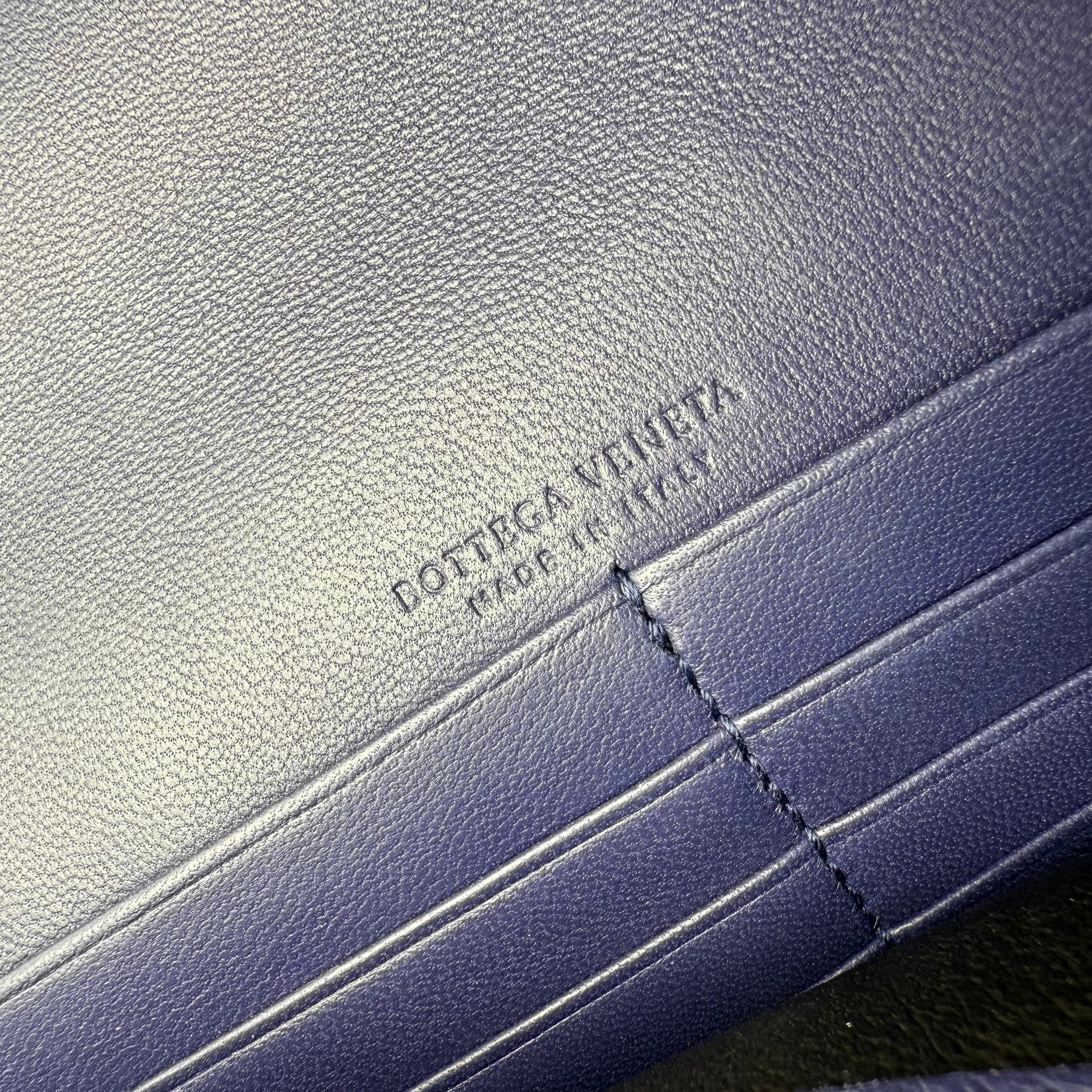 Pre-owned bottega-veneta-monalisa-purple-atlantic-intrecciato-chain-wallet-front
