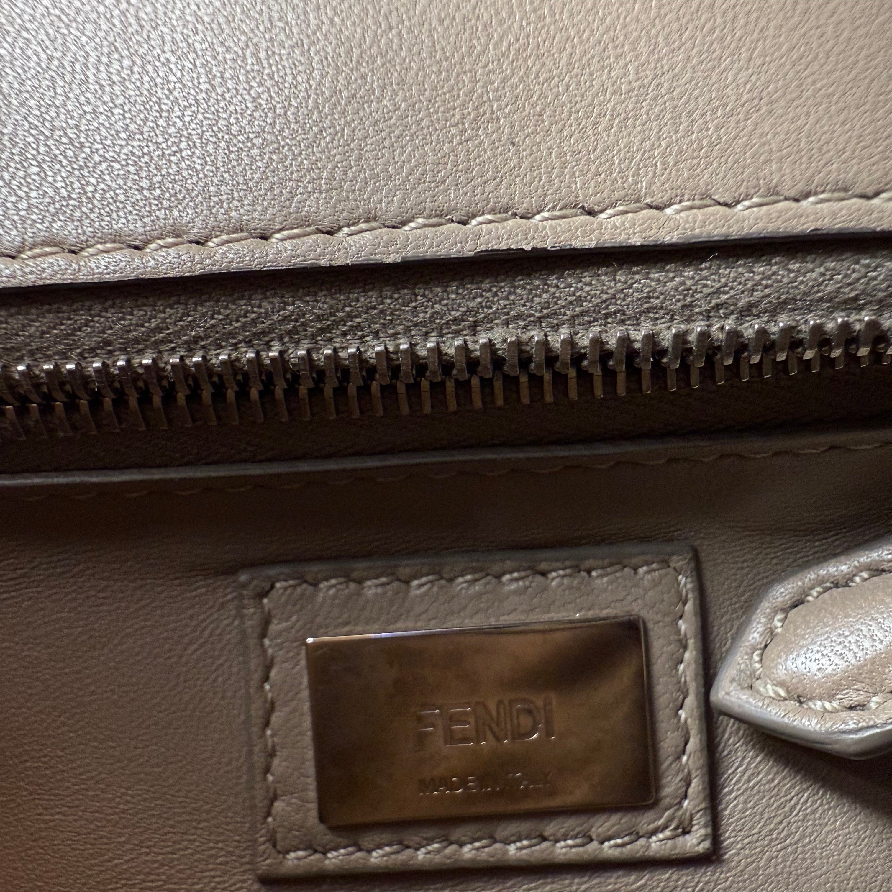 Pre-owned fendi-peekaboo-2way-beige-leather-shoulder-handbag-front