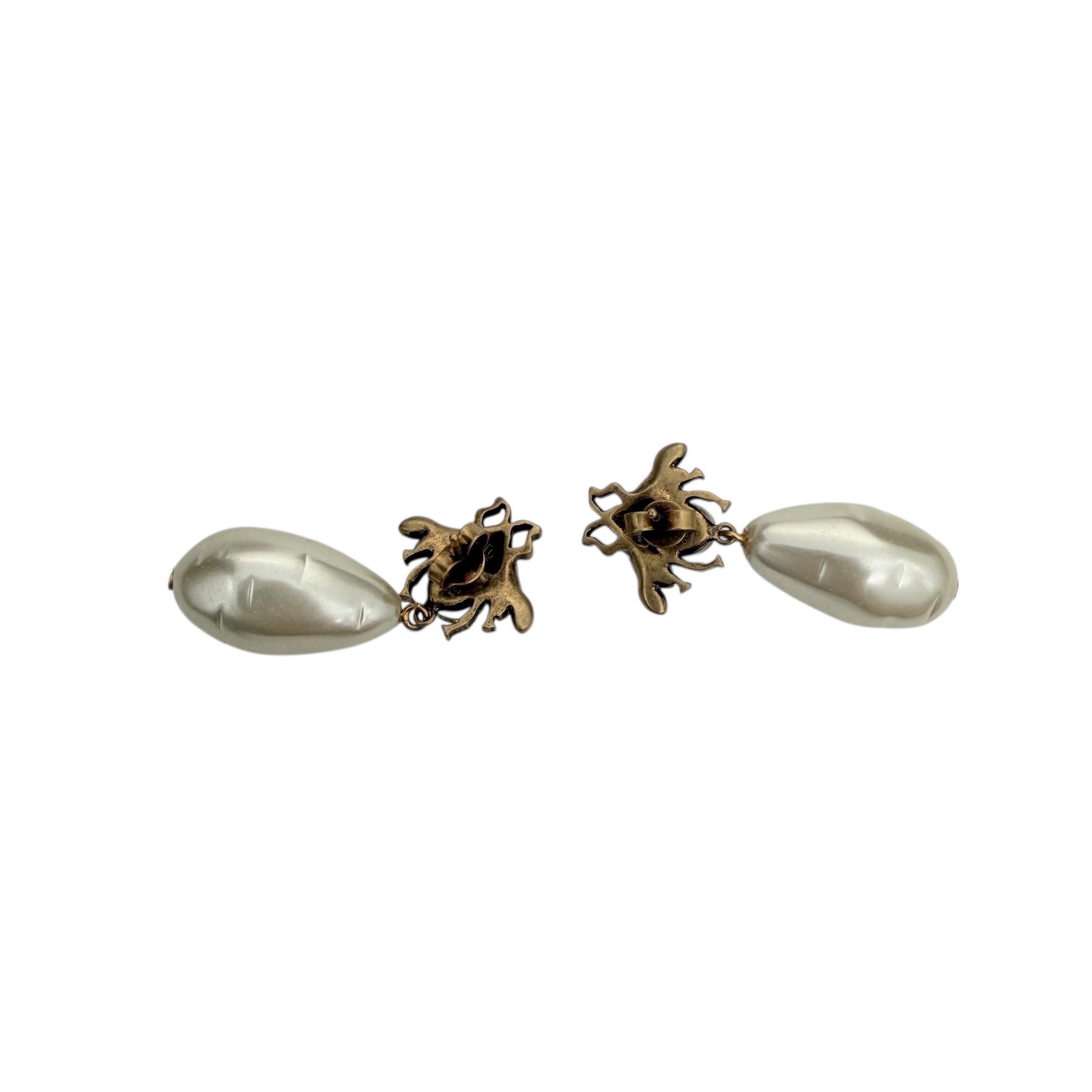 Pre-owned Gucci Pearls earrings back view