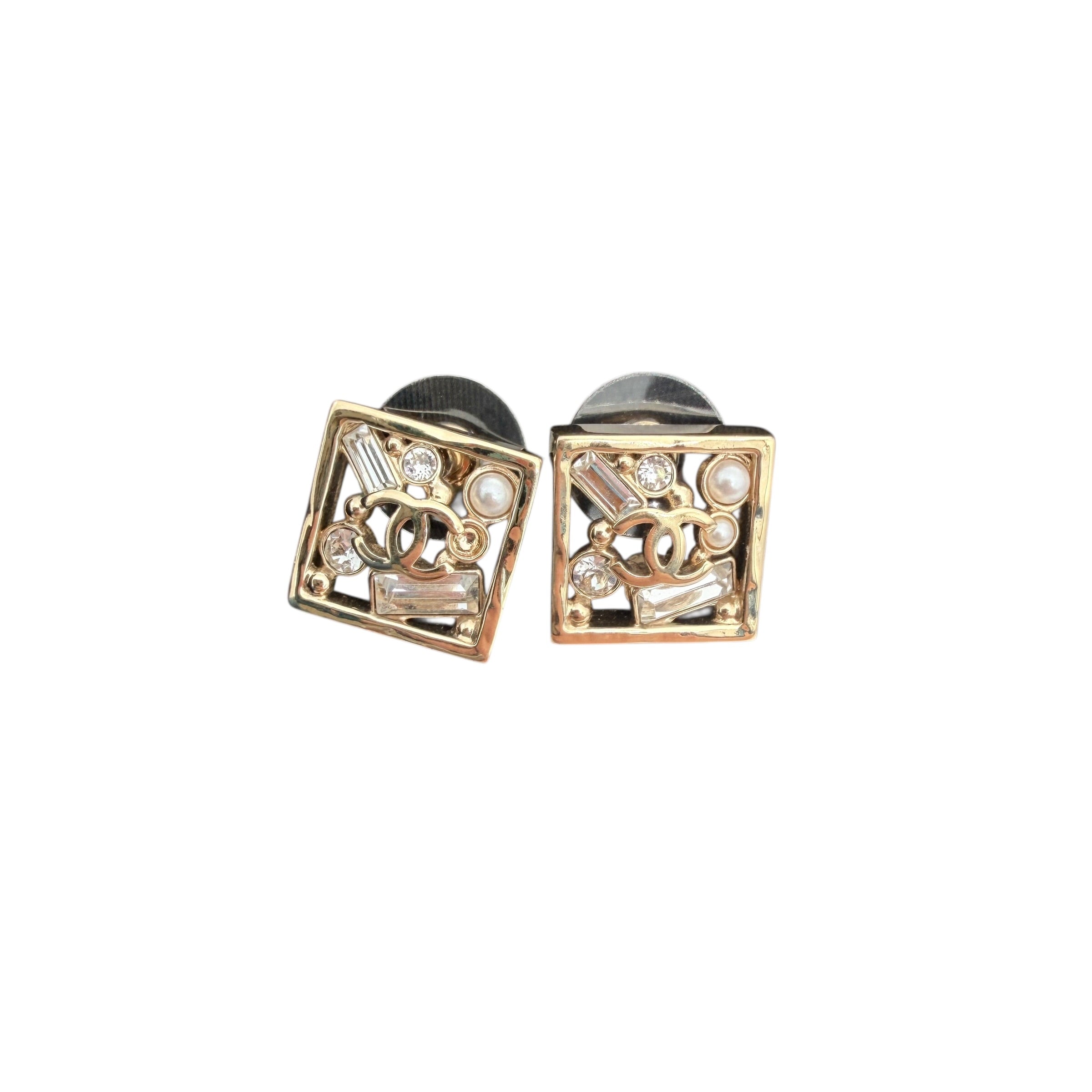 Pre-owned Chanel Stud Earrings Gold back view