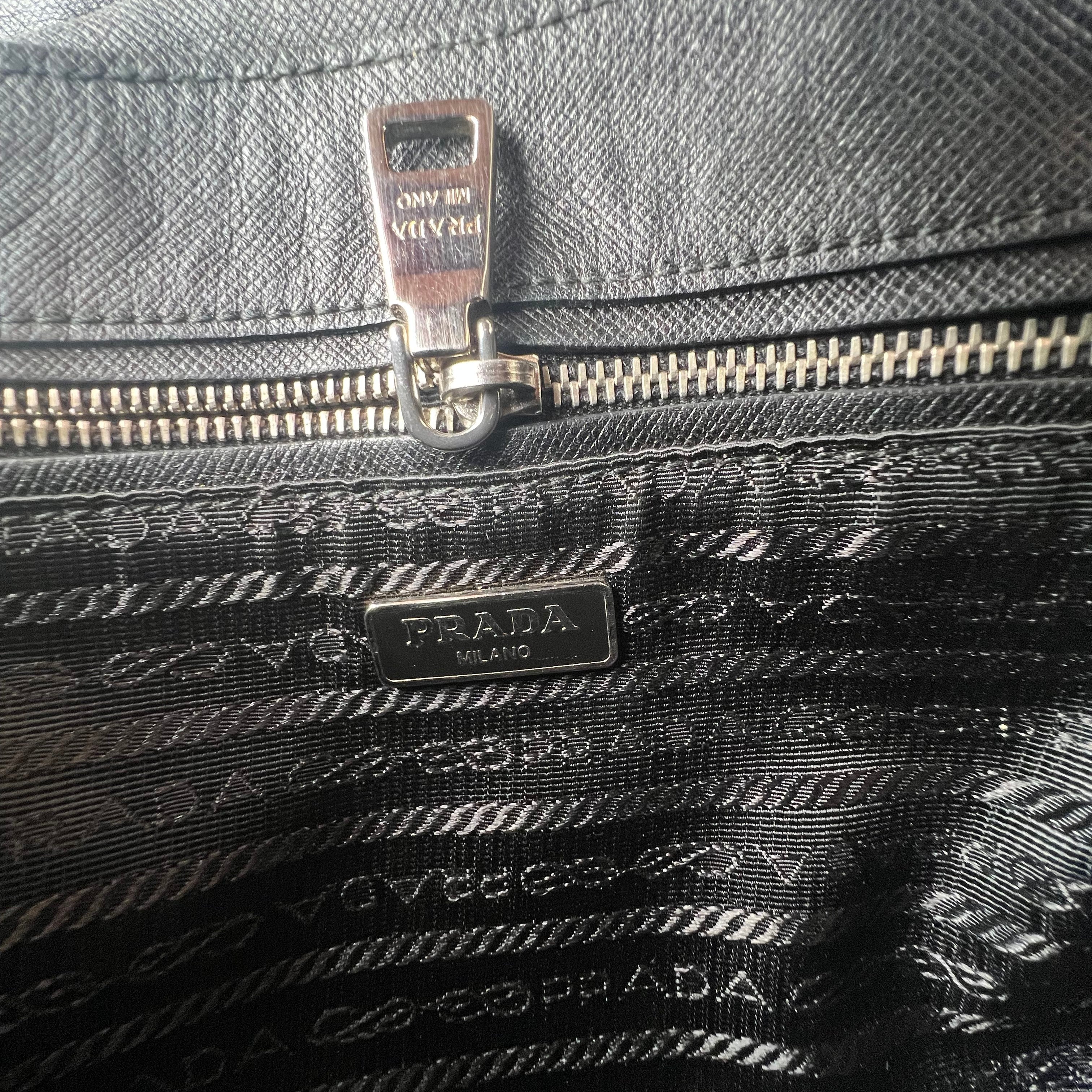 Pre-owned prada-saffiano-righe-sound-lock-crossbody-bag-front