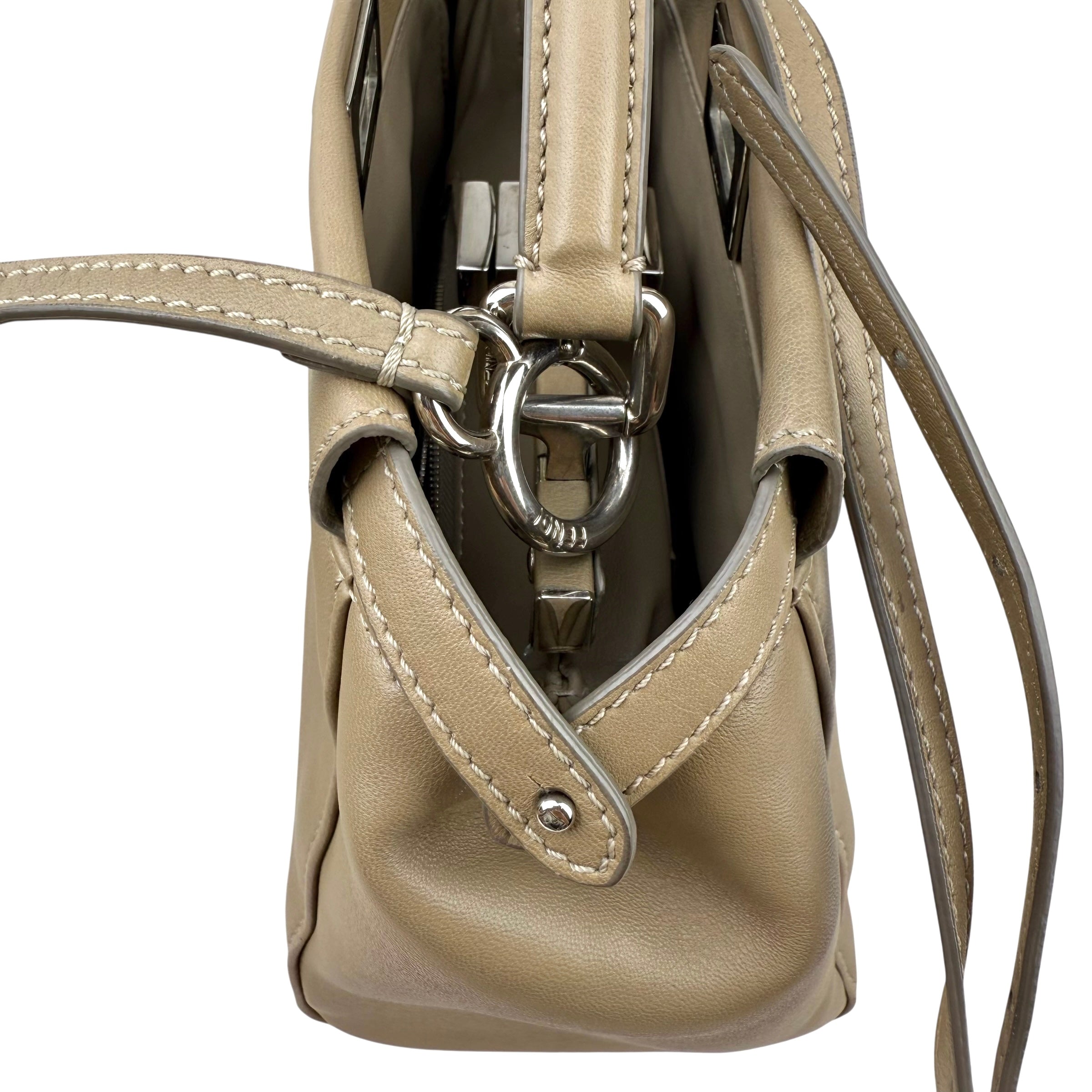Pre-owned fendi-peekaboo-2way-beige-leather-shoulder-handbag-front