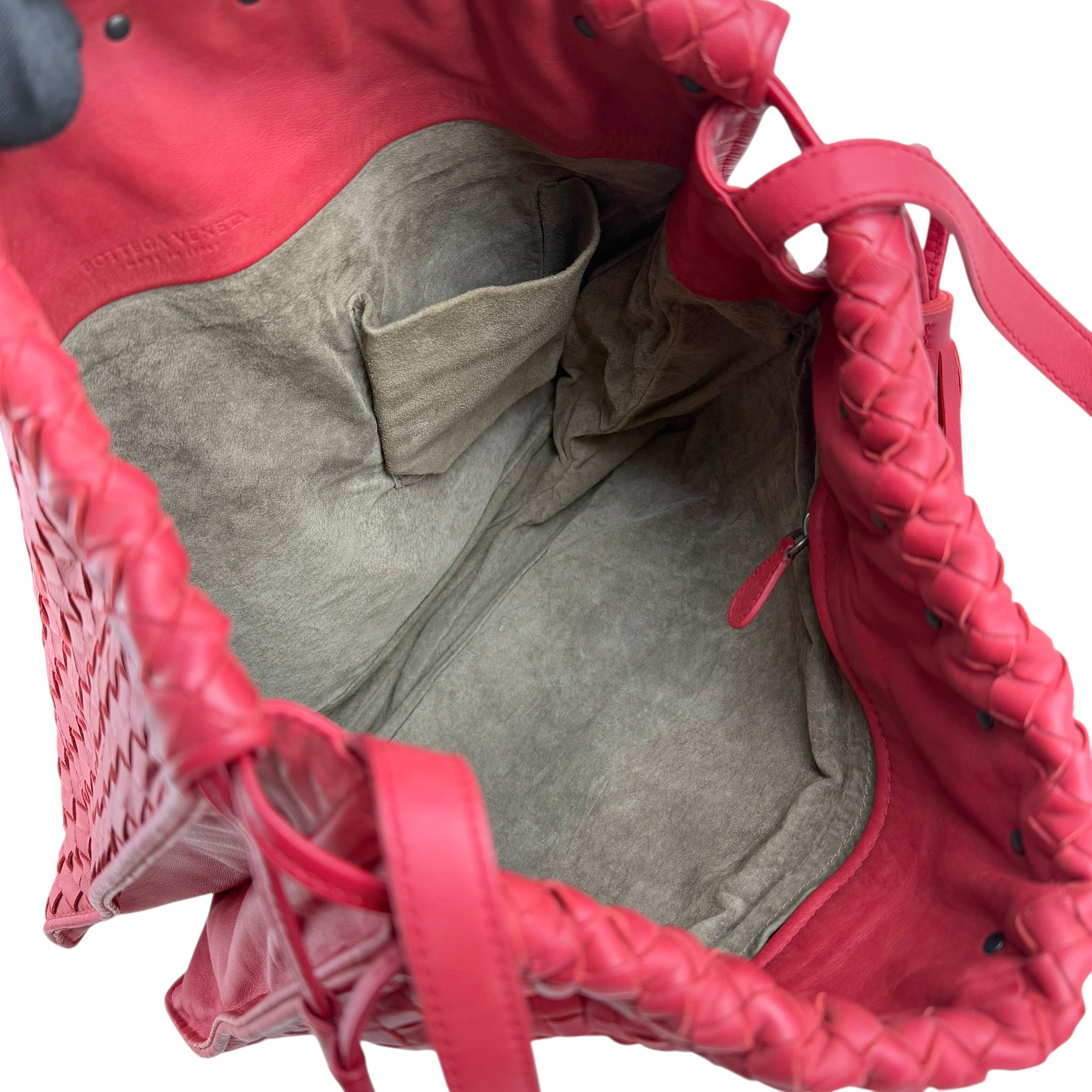 bottega veneta intrecciato leather shoulder bag inside