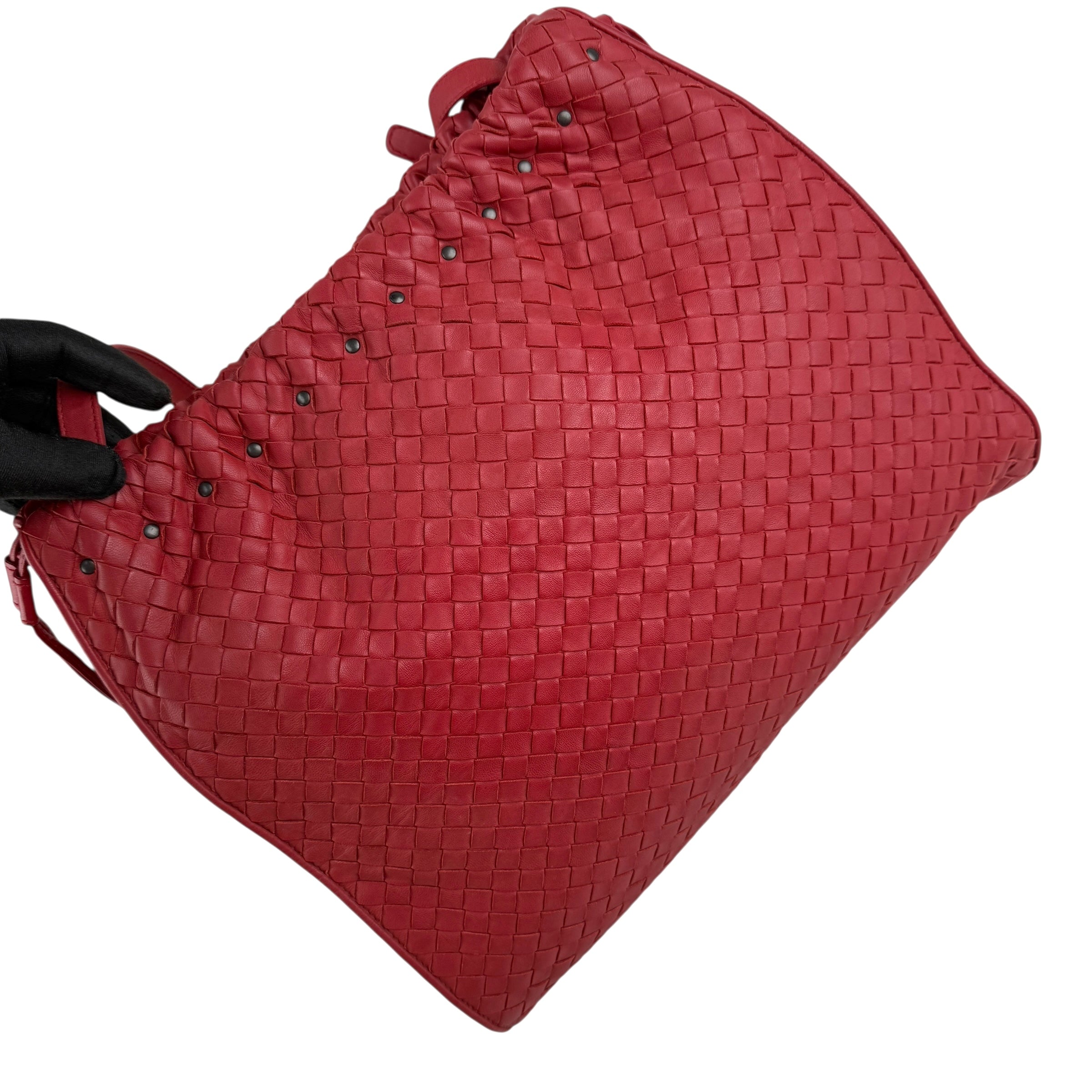 bottega veneta intrecciato leather shoulder bag left front 45